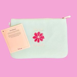 *NEW* Thirty-one “La vie est belle” Cosmetic Case